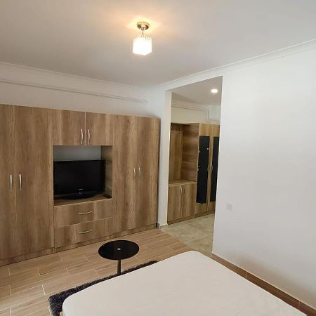 Militari Studio Roşu Exteriör bild