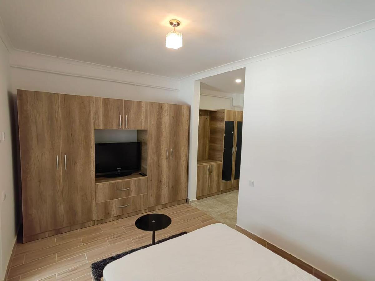 Militari Studio Roşu Exteriör bild