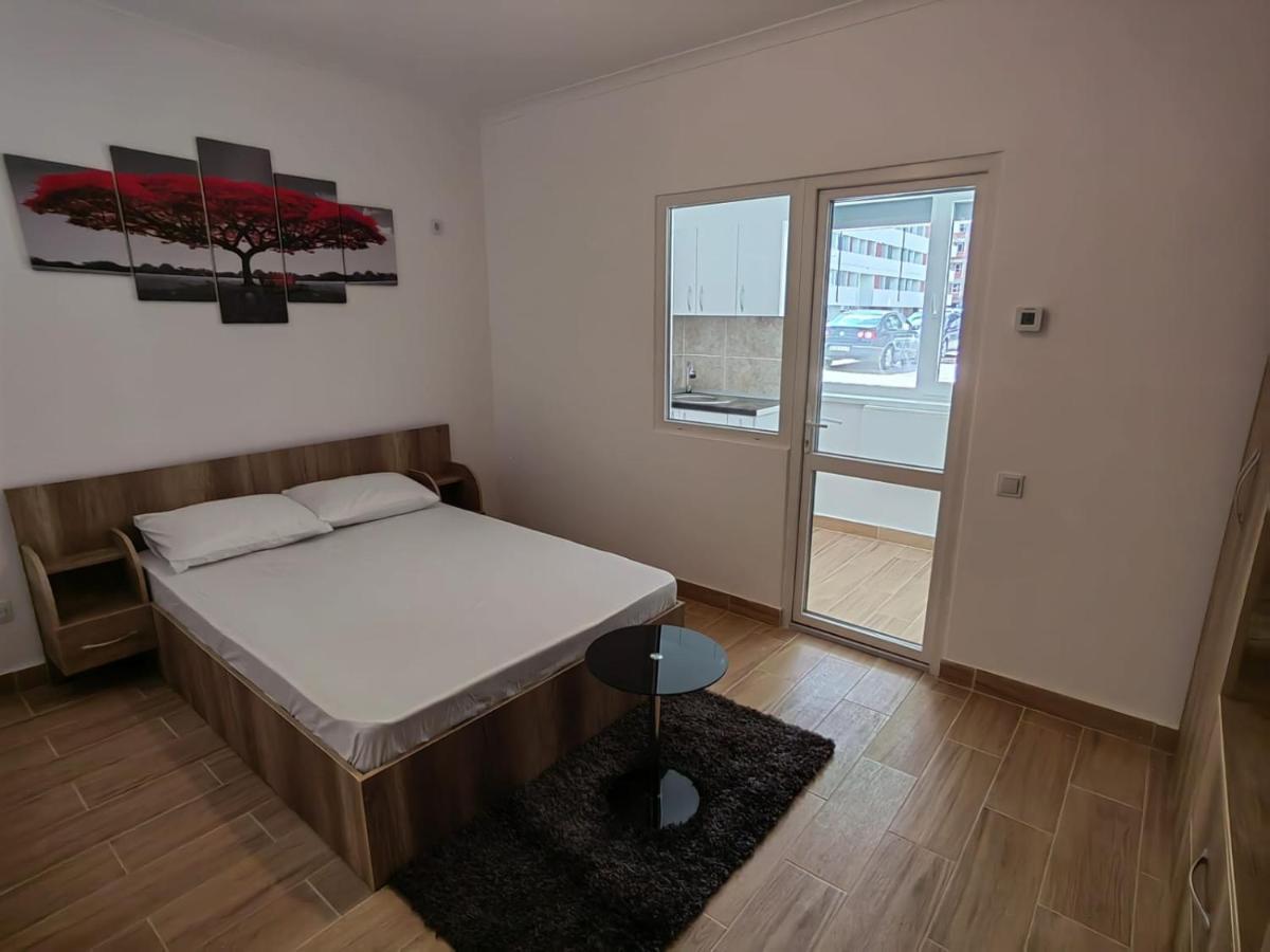 Militari Studio Roşu Exteriör bild